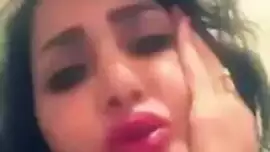 نايمه سكرانه مش داريه بشي