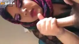 طالبة مصرية محجبة تمص زب زميلها