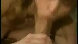 فرك سكس فخذيها