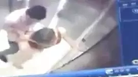 سعودي ينيك صاحبته في السياره