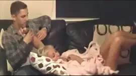 إبن يحوي أمه وهي نائمة في السرير