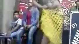 شرموطة مصرية ترقص سكسي ساخن بزاز نار – سكس مصري