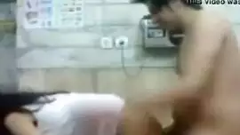 شاب يدخل زبة في كس فتاة