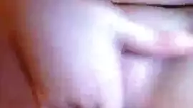 سمراء قرنية في جوارب لديها الجنس الشرعي في الحمام