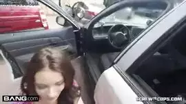 الفتاة المنيوكة تمص الزب في الشارع وتركب عليه في السيارة