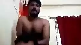 رجل خارق جدا مع رجل حتى يبكي