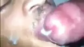 رجل مسن يستمتع بقذف شرجي عاطفي في هذا الفيديو الإباحي الهواة