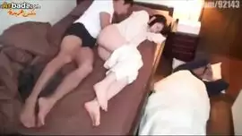 الأخ و الأخت يشاركون نفس السرير مترجم
