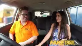 الزوجة في السيارة مترجم
