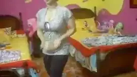 بنات مصريه ترقص وتهيج على بعض