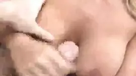 فيديو رجل يرضع صدر امرته مراء ترضع ورجعت من صدرها