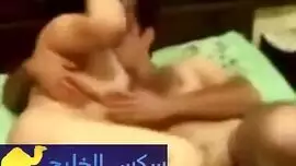 مصري يصور زوجتة وهية تناك من صديقة