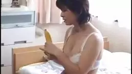 Ayako Anzai ، يبتسم ، متحمس ومتحمس لممارسة الجنس من الخلف ، بحيث يكون cums
