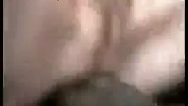 جاكوزي في سن المراهقة أحمر الشعر نائب الرئيس على الثدي