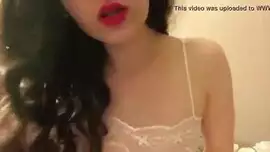 زوجة خائنة تتعرى في غرفة نوم عشيقها ويصورها بالكاميرا الخفية الفيديو الإباحية