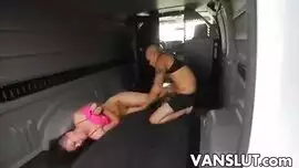 ابوه يساعدها