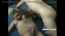 سكس بنت تحرك ببطء على زب