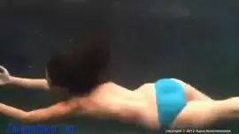 الألمانية الجنس الشرجي بالإصبع تحت الماء
