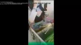 عراقي يشرمط حبيبته المحجبةو يمصصها إصبعه و يصورها وأصحابه يسربوا الفيديو