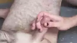 سكس شابة ورجال كبر بالعمر ينيكوها