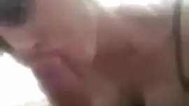جزائرية مع صاحبها يرضع صدرها