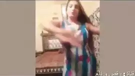 شرموطة مصرية بقميص نوم احمر