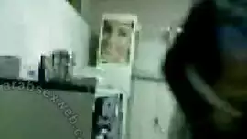 إمرأة عربية محجبة تخلع حجابها وملابسها وتمص زي عشيقها وتنتاك براحتها تسجيل بكاميرا مخفية فيديو مسرب