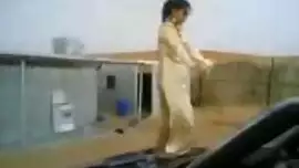 ترقص على كبوت السيارة