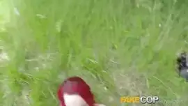 ممارسة الجنس في العشب مع المرأة ذات الشعر الأحمر اللطيفة