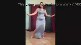 رقص زوجة في الثلاثية فقاعة بعقب