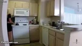 في المطبخ مع اخت زوجته