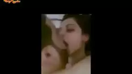 ولد يلعب ف كس بنت باصبعه