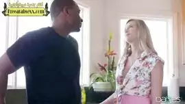 سكس زوجه هايجة تغري السباك بقوامها الممشوق