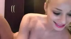 سكس تحك كسها وتطلع شهوتها من كسها اباحيه