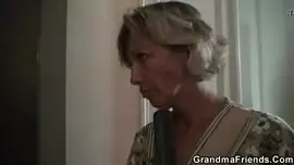الحفيد ينيك الجدة العجوز