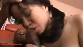 الفتاة الآسيوية المصنوعة من الخنزير تحصل مارس الجنس من قبل رجل ليس صديقها، على الإطلاق.