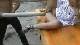 رجل يقطف امراه في شنطه العربيه وياخذه
