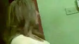 اربع بنات بيقلعوا وهما بيرقصوا وبتشرمطوا مع بعض الفيديو الإباحية