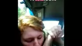 امرأة سمراء ساذجة مع الثدي الصغيرة، وحجر العنبر حصلت مارس الجنس في الحمير، قبل تناول نائب الرئيس الطازجة