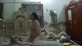 سعودية مربربة تستعرض جسمها على الكاميرا