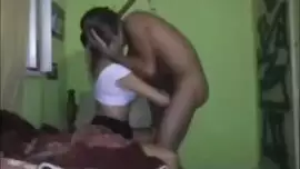 زوجان هواة قرنية يمارسان الجنس على الكاميرا