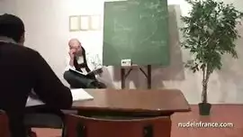 معلم ينيك تلميذة في غرفة
